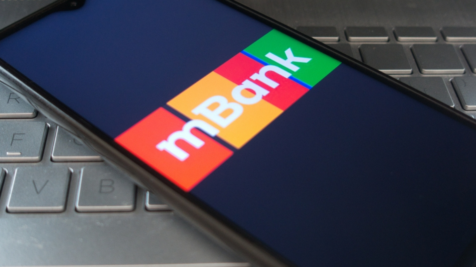 „Płatność kartą w internecie nie będzie możliwa”. Popularny bank