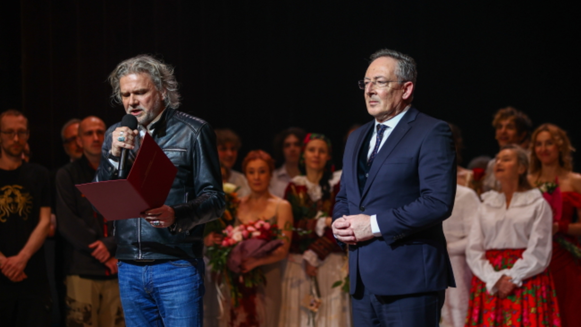 Kraków. Tłumy na premierze "Wesela" w Słowackim. Minister kultury