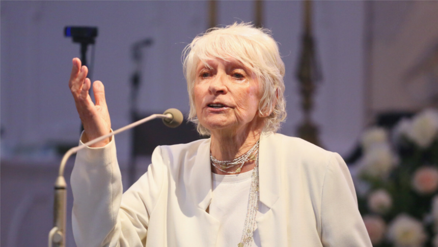 Polskiego nauczyła się w wieku 13 lat, ale została ikoną muzyki PRL ...