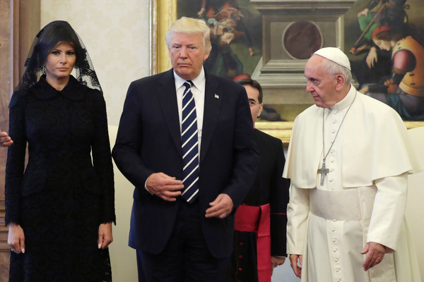 Papież Franciszek z prezydentem USA Donaldem Trumpem i Melanią Trump podczas prywatnej audiencji w Watykanie, 24 maja 2017 roku