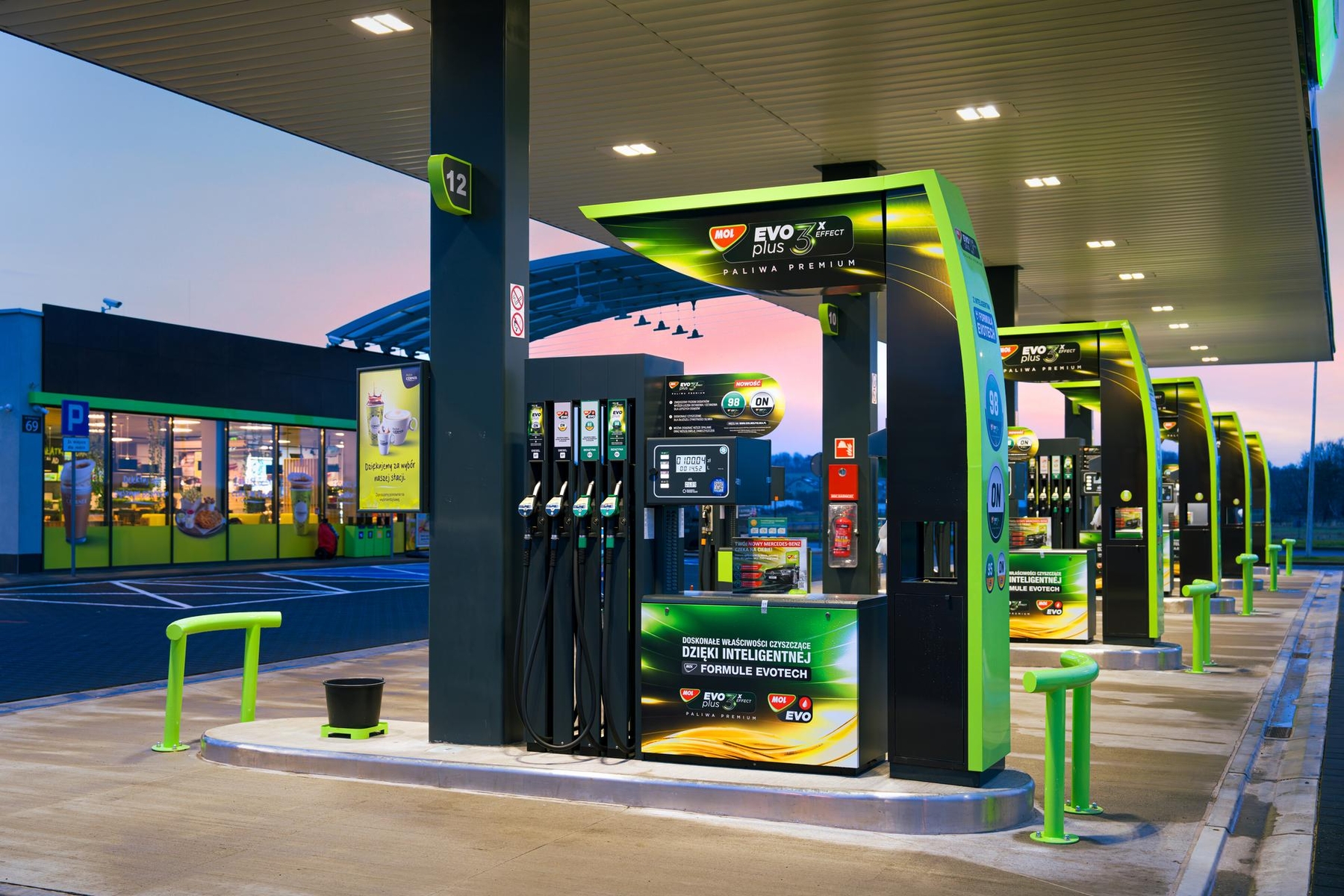 Poland_service_station