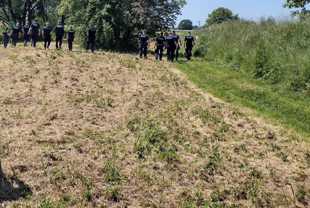 Policjanci w trakcie poszukiwań Sabiny.