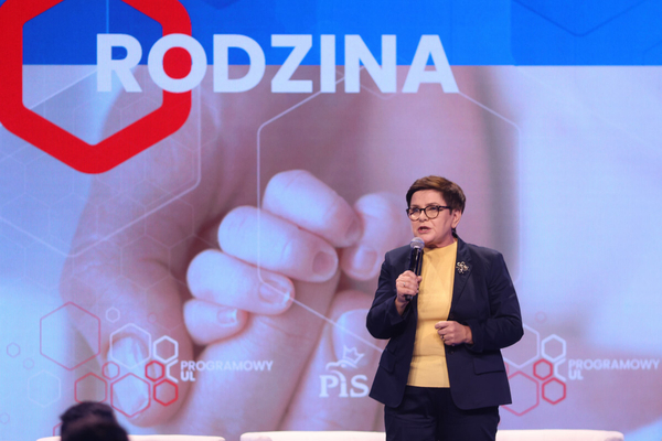 ANDRZEJ IWANCZUK/REPORTER - Beata Szydło na konwencji programowej PiS