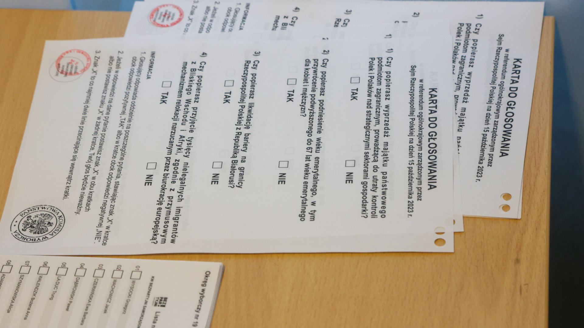 Pytania o wydanie karty do referendum. Szef PKW reaguje - Wiadomości