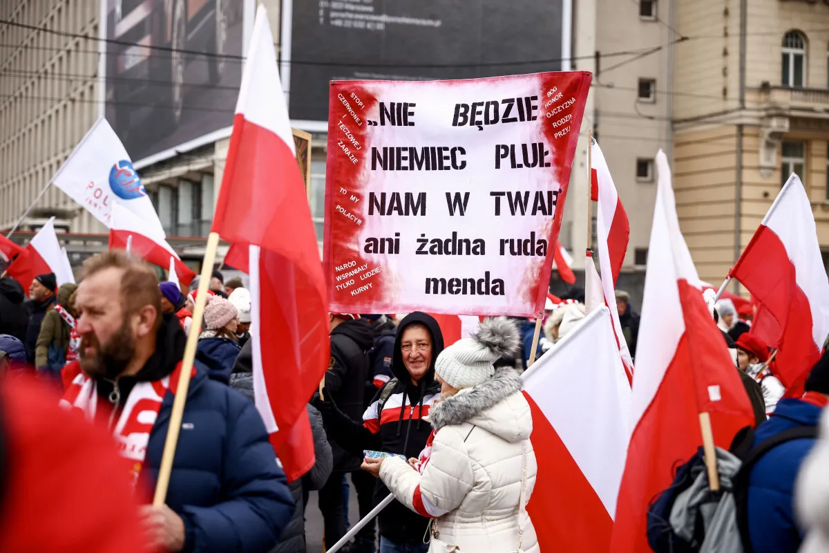 https://gfx.wiadomosci.radiozet.pl/var/g3-radiozetwiadomosci/storage/images/polska/warszawa/marsz-niepodleglosci-w-warszawie-na-zywo-ile-osob-zdjecia-i-nagrania-live/en_01636845_0012/29204746-1-pol-PL/EN_01636845_0012.webp