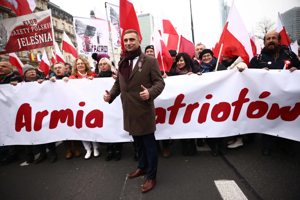 https://gfx.wiadomosci.radiozet.pl/var/g3-radiozetwiadomosci/storage/images/polska/warszawa/marsz-niepodleglosci-w-warszawie-na-zywo-ile-osob-zdjecia-i-nagrania-live/en_01636845_0013/29204466-1-pol-PL/EN_01636845_0013.webp