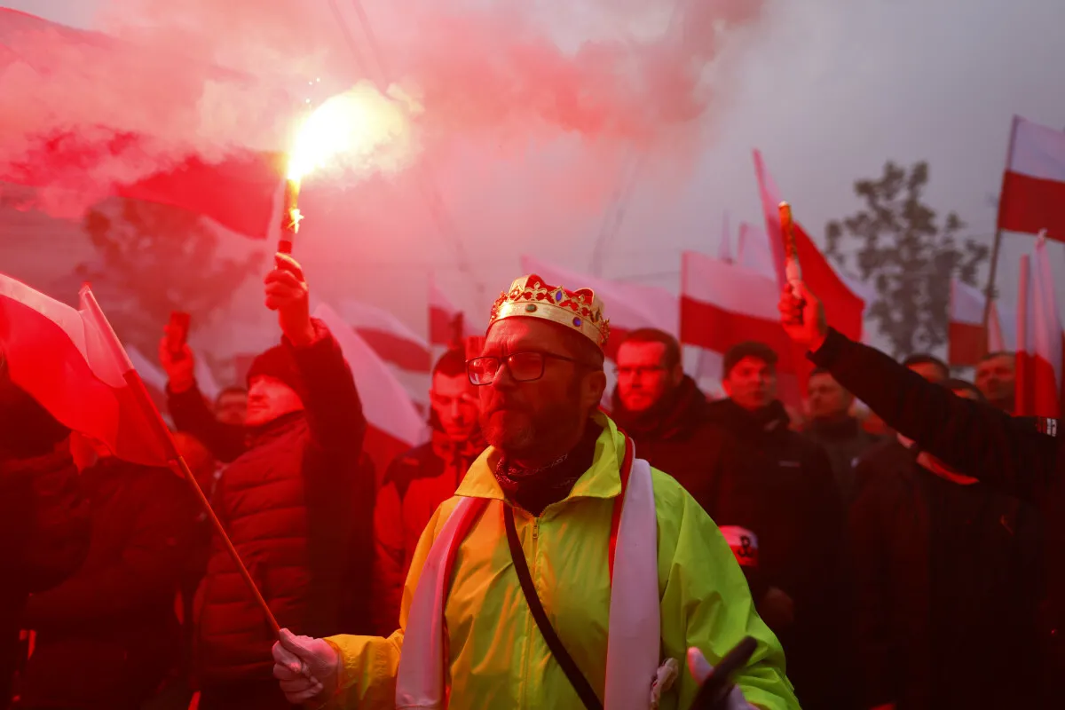 https://gfx.wiadomosci.radiozet.pl/var/g3-radiozetwiadomosci/storage/images/polska/warszawa/marsz-niepodleglosci-w-warszawie-na-zywo-ile-osob-zdjecia-i-nagrania-live/en_01636845_0215/29204851-1-pol-PL/EN_01636845_0215.webp
