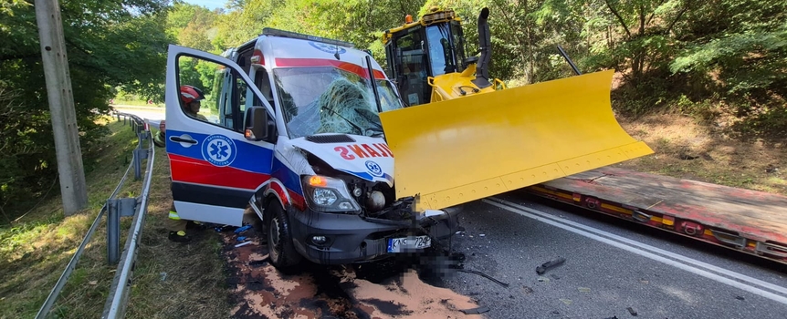 Zderzenie karetki z lawetą w Czchowie