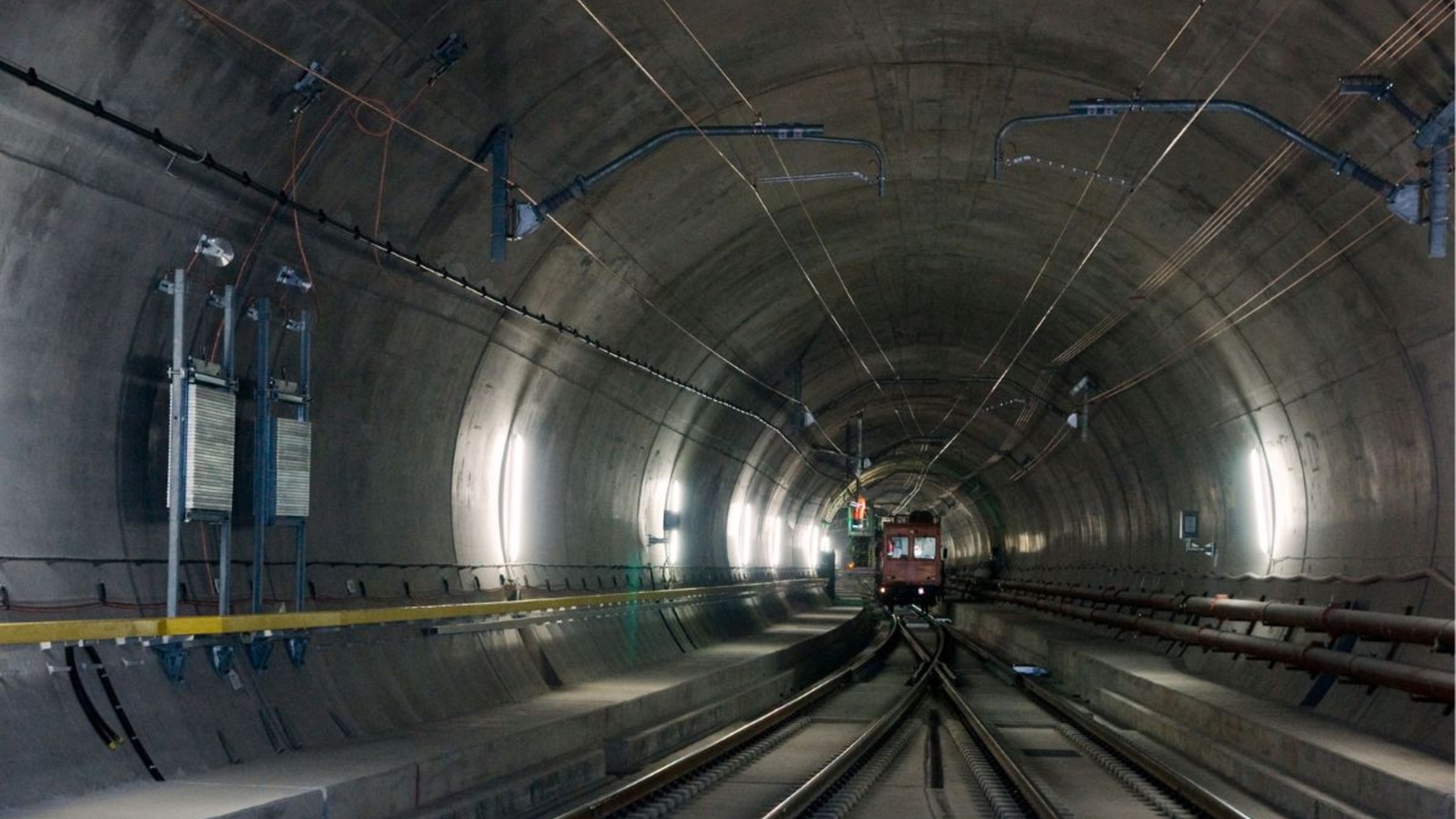 To najdłuższy tunel kolejowy na świecie. Budowano go prawie 20 lat