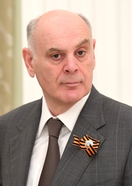 Asłan Bżanija