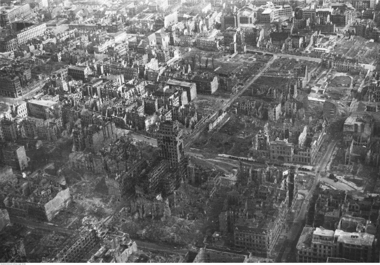 Warszawa w gruzach po II wojnie światowej