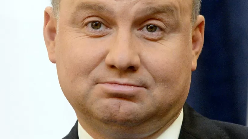 https://gfx.wiadomosci.radiozet.pl/var/radiozetwiadomosci/storage/images/polityka/wybory-prezydenckie-2020/andrzej-duda-wkrecony-przez-rosjan-tlumaczy-sie-po-pranku-zorientowalem-sie/7908591-1-pol-PL/Duda-tlumaczy-sie-po-rozmowie-z-pranksterami.-Zorientowalem-sie_article.webp