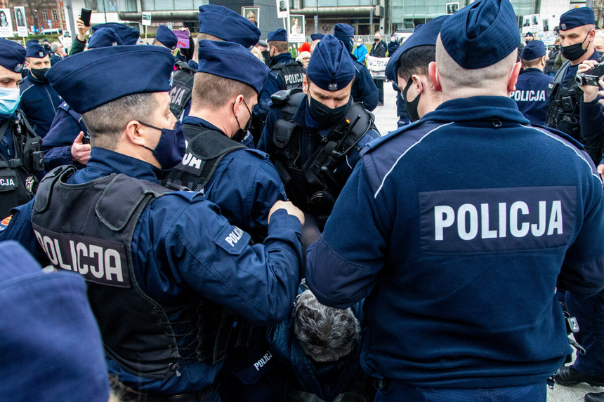 Cellebrite w polskiej policji. Ekspert: "Ściąga więcej danych niż