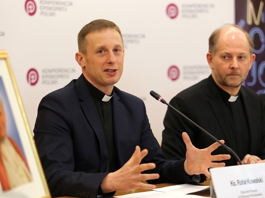 episkopat-t-umaczy-nowe-prawo-ko-ci-nie-cenzuruje-a