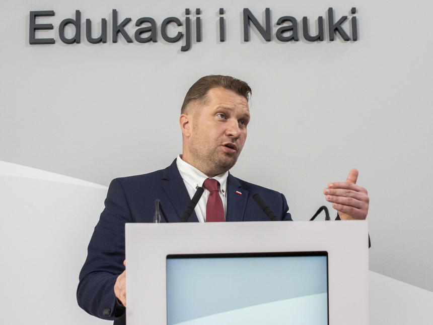 Jaki powrót do szkół we wrześniu? Czarnek mówi o scenariuszach