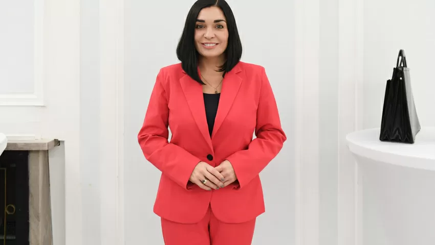https://gfx.wiadomosci.radiozet.pl/var/radiozetwiadomosci/storage/images/polska/polityka/magdalena-sroka-nie-jestem-zadowolona-z-wyroku-tk-ws.-aborcji/8680990-1-pol-PL/Poslanka-PiS-ostro-o-wyroku-TK-ws.-aborcji-Nie-jestem-zadowolona_article.webp