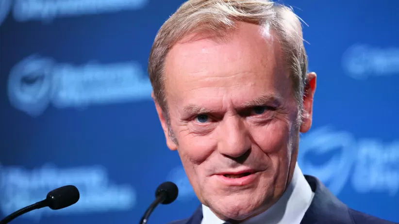 https://gfx.wiadomosci.radiozet.pl/var/radiozetwiadomosci/storage/images/polska/polityka/nowy-sondaz-to-cios-dla-kaczynskiego.-zjednoczona-opozycja-wygrywa-z-pis/10968172-1-pol-PL/Nowy-sondaz-to-cios-dla-Kaczynskiego.-Zjednoczona-opozycja-wygrywa-z-PiS_article.webp