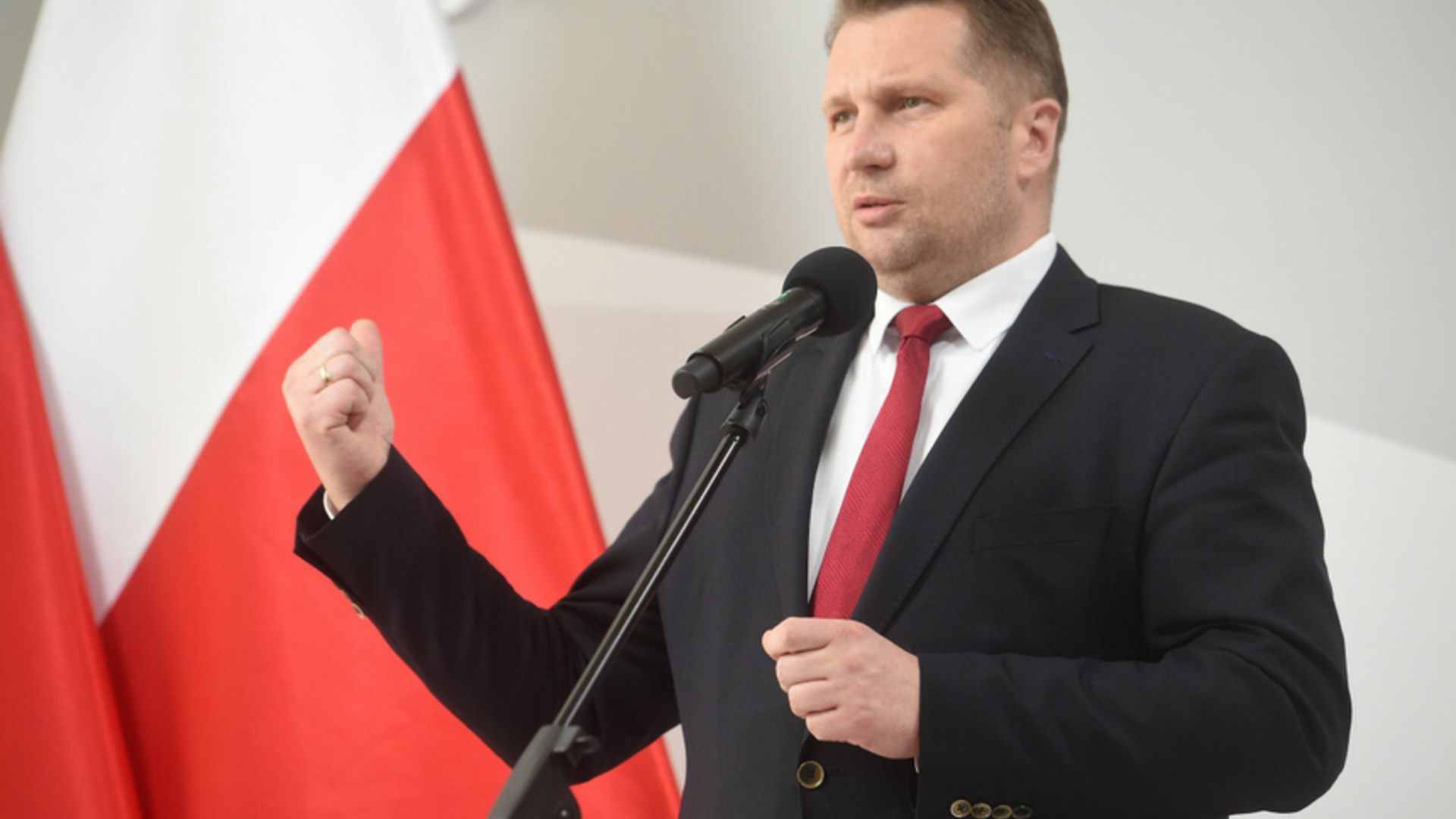 Powrót do szkół we wrześniu. Czarnek zapowiada nową formę edukacji dla