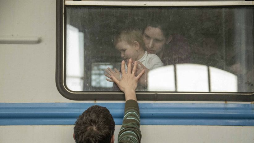 https://gfx.wiadomosci.radiozet.pl/var/radiozetwiadomosci/storage/images/swiat/rozlokowuja-dzieci-w-obozach-koncentracyjnych-wstrzasajace-doniesienia-z-ukrainy/16473080-1-pol-PL/Rozlokowuja-kobiety-i-dzieci-w-obozach-koncentracyjnych-.-Wstrzasajace-doniesienia-z-Ukrainy_article_north.jpg