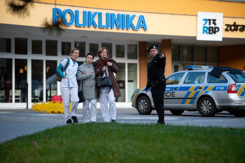 Strzelanina w Ostrawie. Policja publikuje zdjęcie podejrzanego. Może być w drodze do Polski